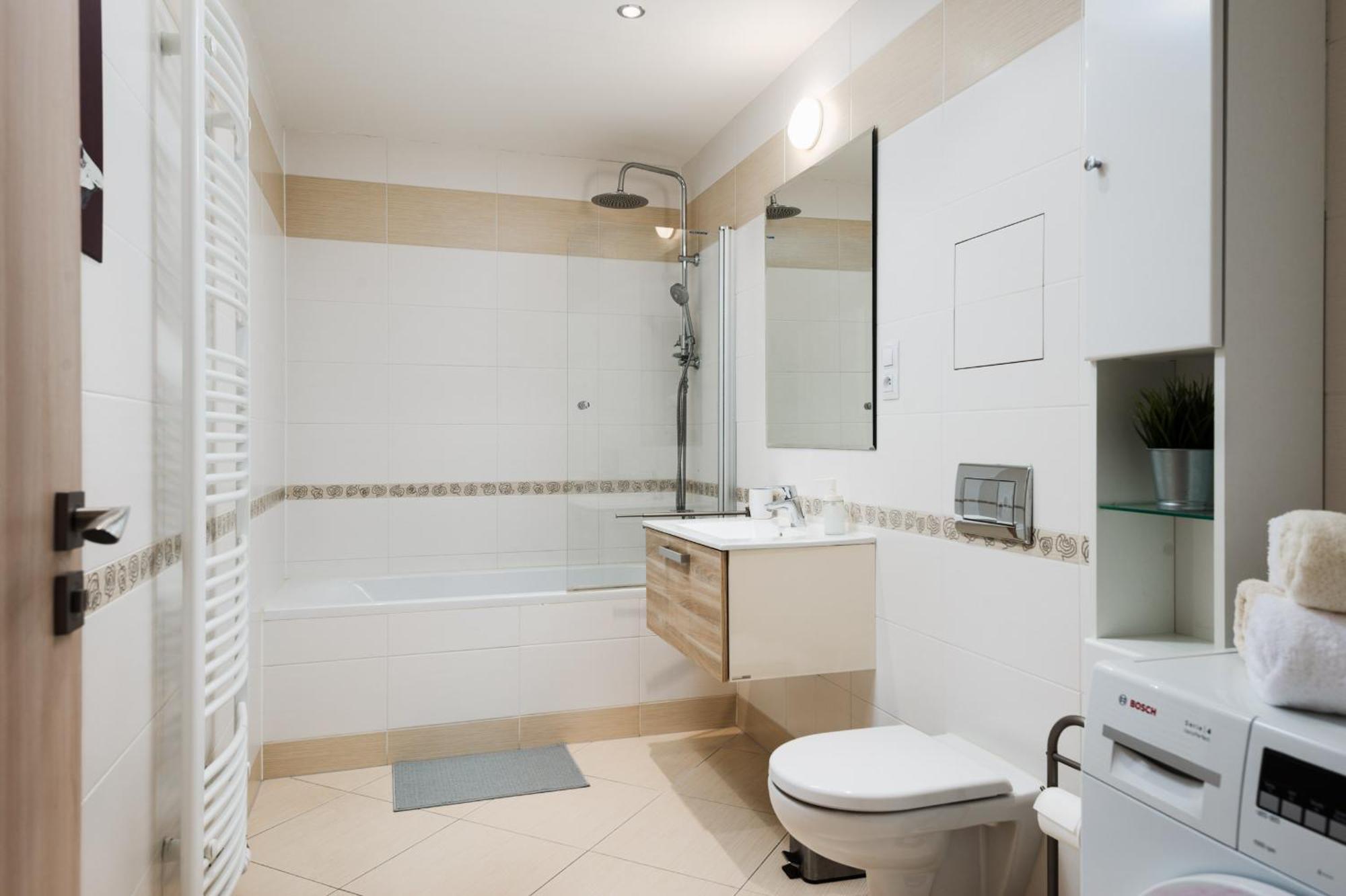 Апартаменты The Sunny Riverside Flat *